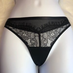 3/$15💛 Black flare lace thong panties